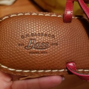 G.H. Bass & Co. Womens Sandals with Brown and Red Accents